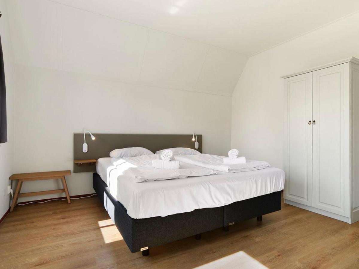 Luxury 4-Person Residence In The Holiday Park Landal Esonstad Anjum 外观 照片