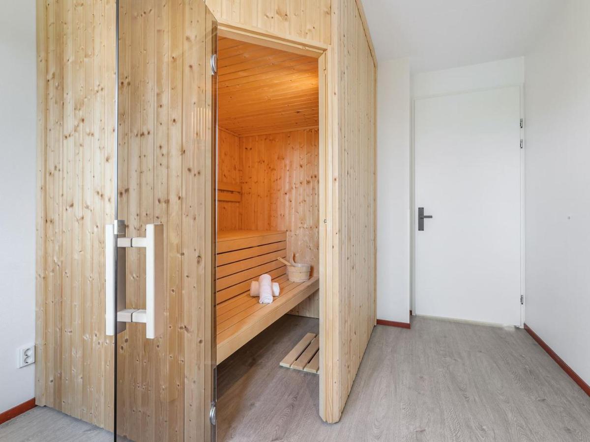Luxury 4-Person Residence In The Holiday Park Landal Esonstad Anjum 外观 照片