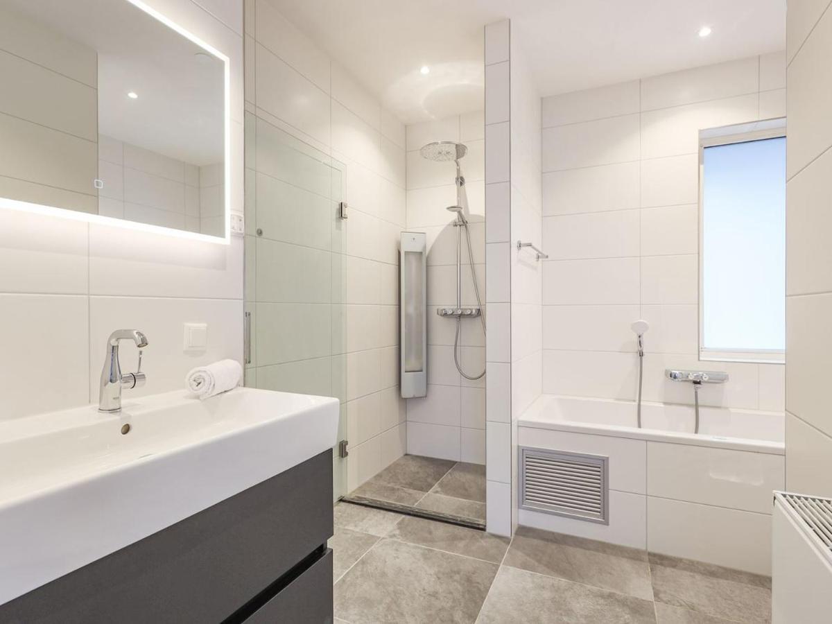 Luxury 4-Person Residence In The Holiday Park Landal Esonstad Anjum 外观 照片