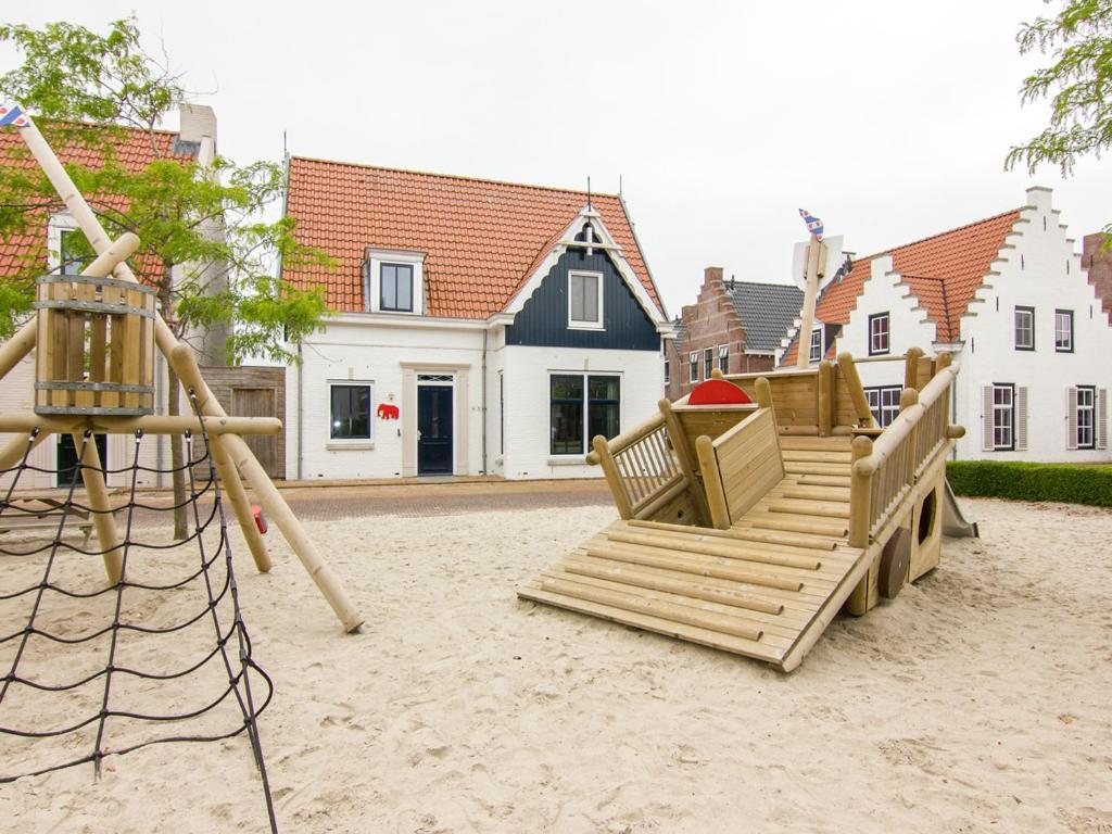 Luxury 4-Person Residence In The Holiday Park Landal Esonstad Anjum 外观 照片